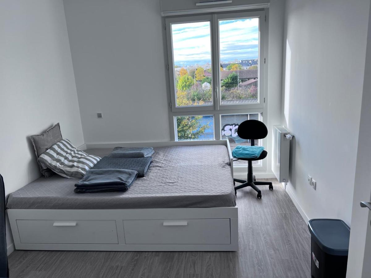Chambre Privee Dans Un Appartement A 37 Min De Champs Elysees Сартрувил Екстериор снимка